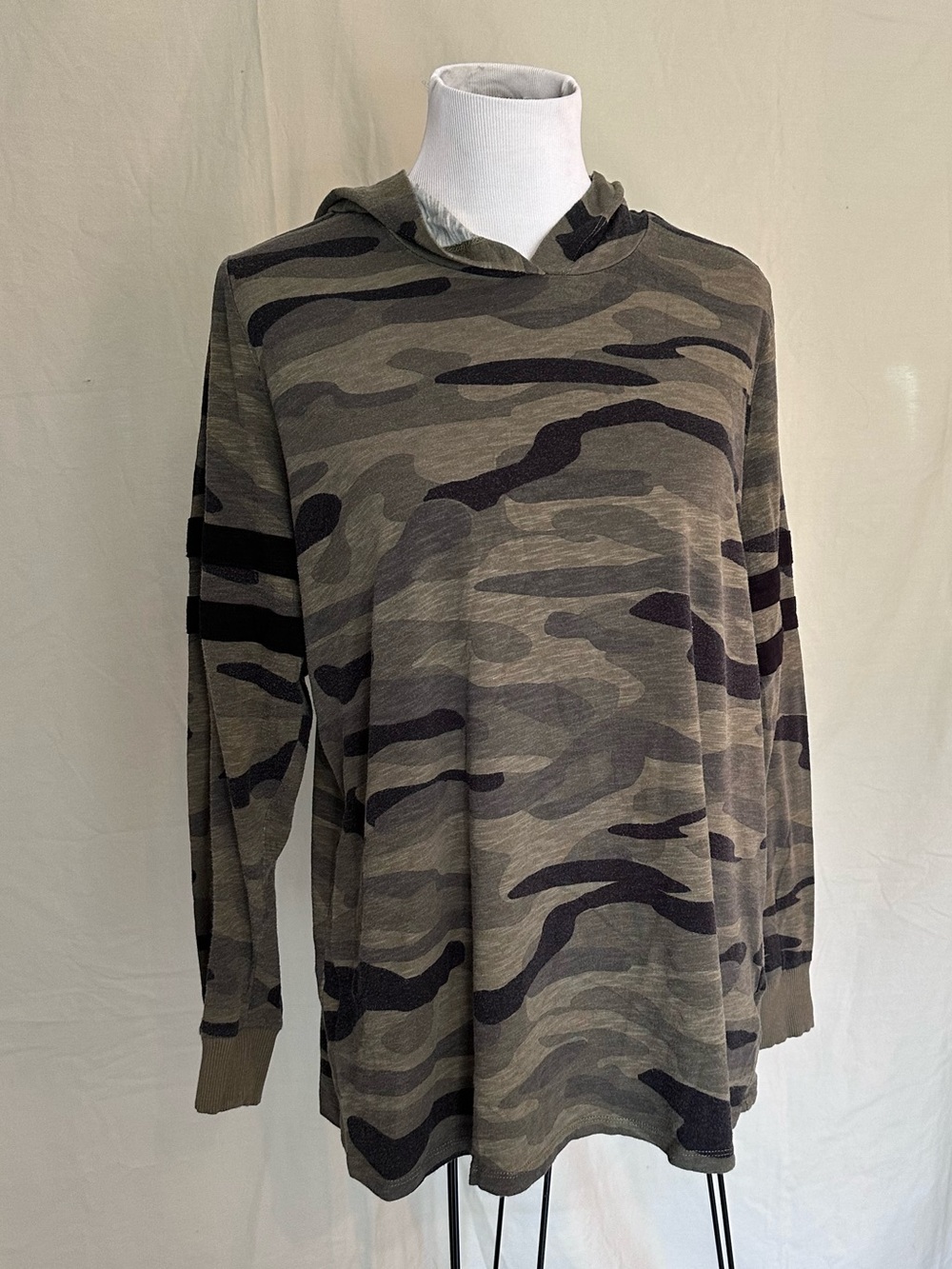 torrid Olive & Black Camo Hooded Long Sleeve Top slub jersey 1x soft